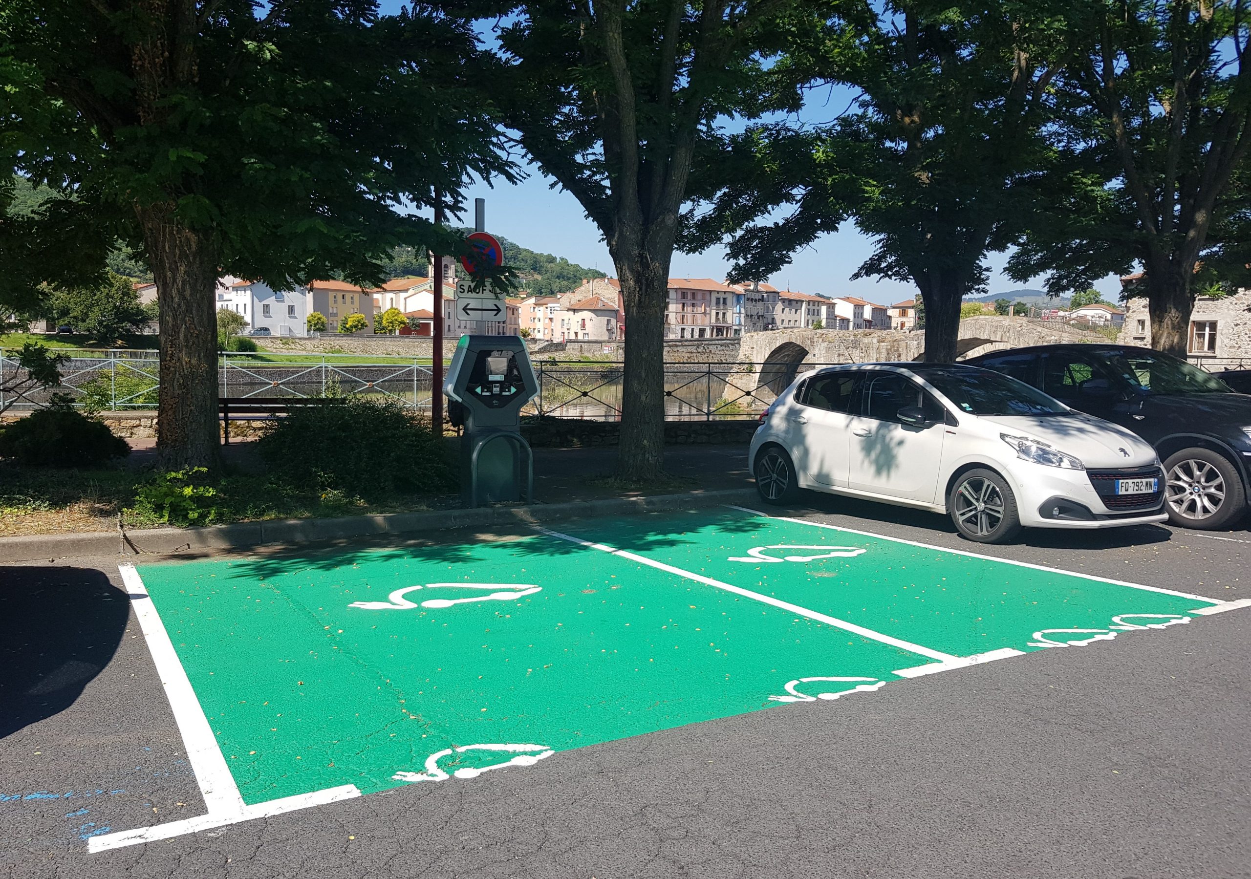 borne électrique Brives-Charensac